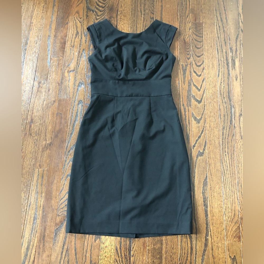 The Limited Black Collection Women’s 2 Black Sheath Sleeveless V-Neck Back Dress